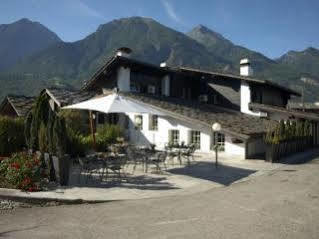Village Hotel 3*